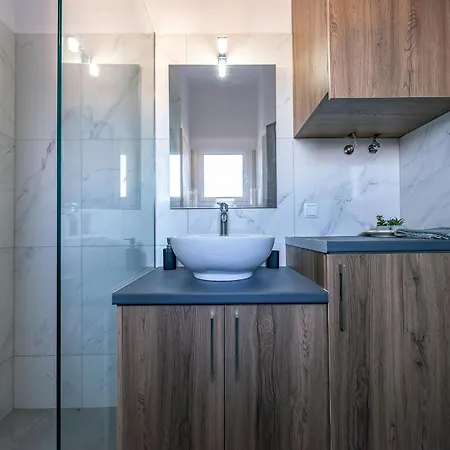 Bay B1 * Selianitika